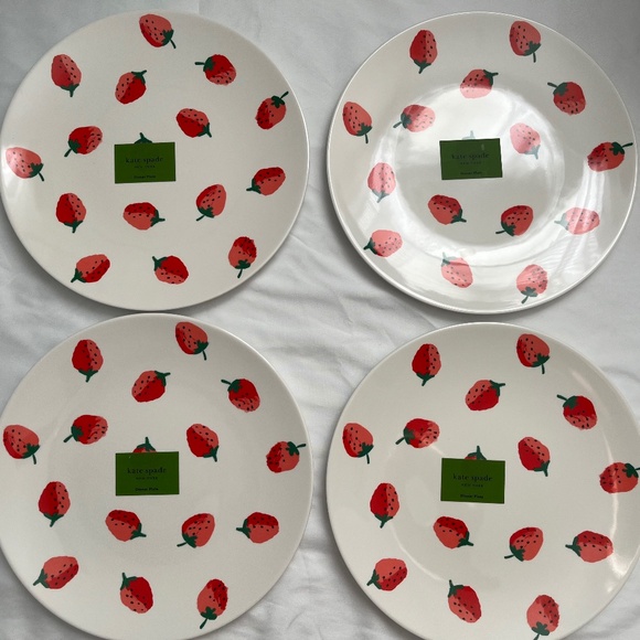 Set of 4 Kate Spade STRAWBERRIES 11" Melamine Dinner Plates - Picture 1 of 4